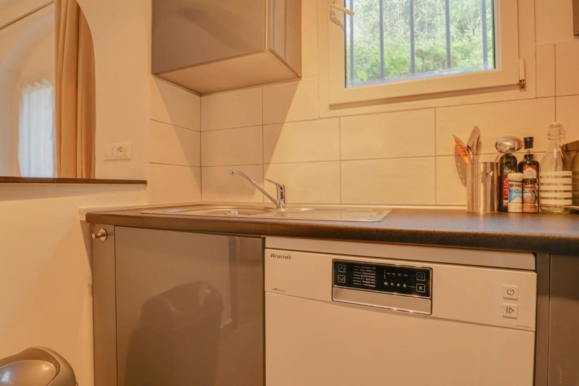 "La Petite Maisonnette" Au Calme, Proche Plage 芒通 外观 照片